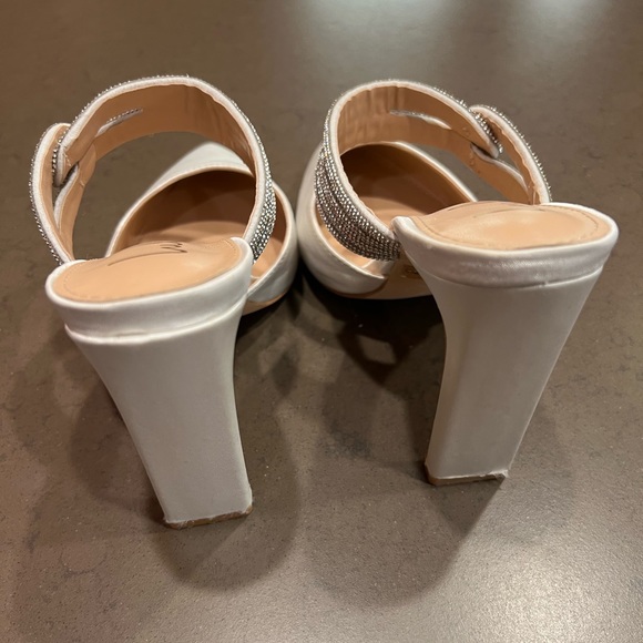 Lulu’s Celines White Satin Rhinestone Pointed-Toe Mule Pumps. Sz: 7 - Picture 11 of 15